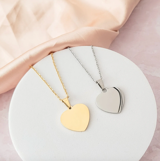 Centered Heart Necklace – Classic & Elegant
